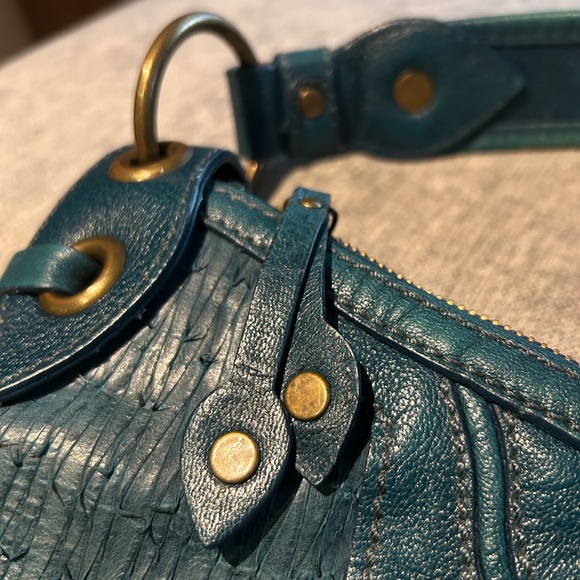 Isabella Fiore Turquoise Leather Patterned Shoulder Bag NWOT - Picture 4 of 9